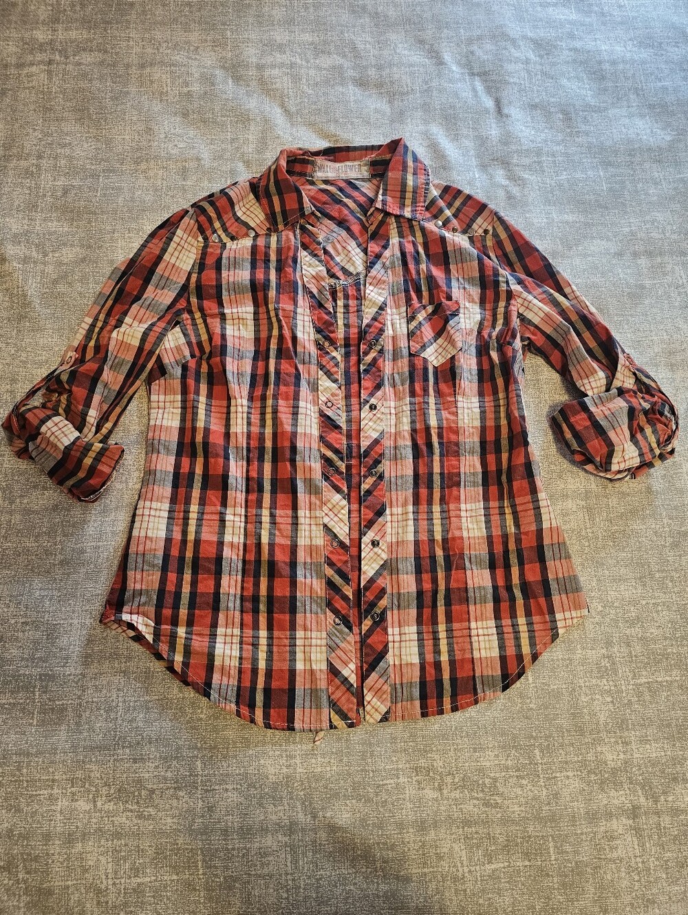 Wallflower Vintage Collection Button Snap Plaid Pink Peach Blue Cuffed Flannel L